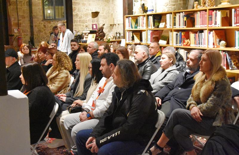  Σημαντική η κοινωνική προσφορά του Artville – Δωρεά απινιδωτών σε σχολεία και δημοτικές εγκαταστάσεις της Νάουσας